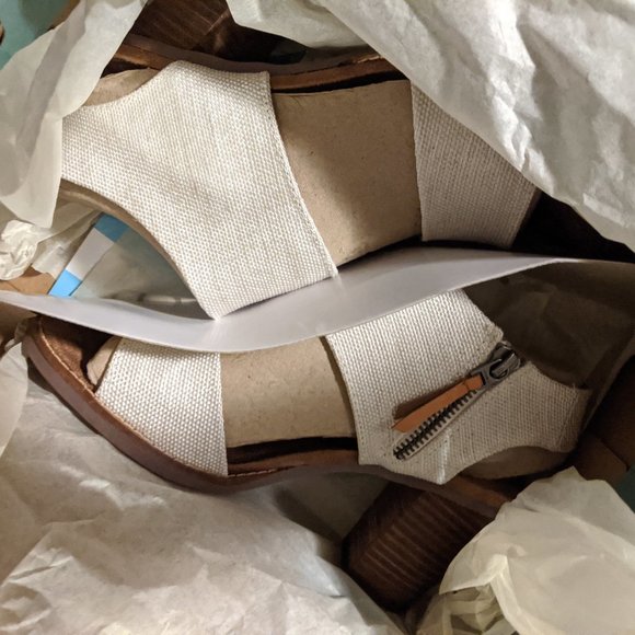 Toms Sandals Size 6 (Majorca Cutout) - Picture 4 of 5